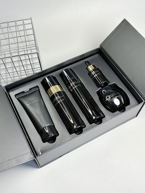 25岁护肤套装怎么选?关键看哪些成分?-图1 25岁护肤套装怎么选?关键看哪些成分?-图1