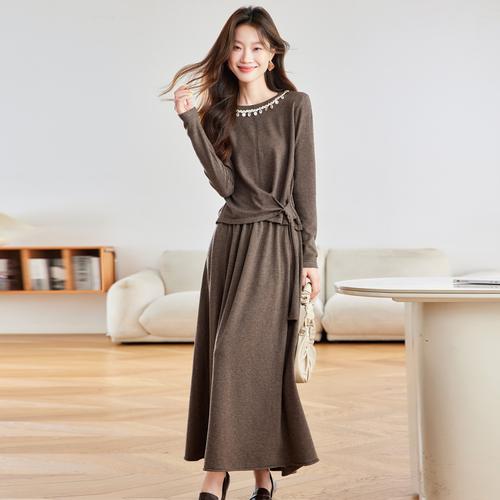 2025秋冬新款女装,哪些设计更吸睛?-图2 2025秋冬新款女装,哪些设计更吸睛?-图2