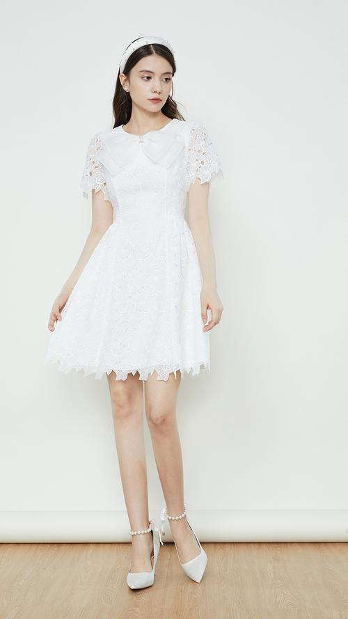 Caroline女装，设计风格如何？-图1