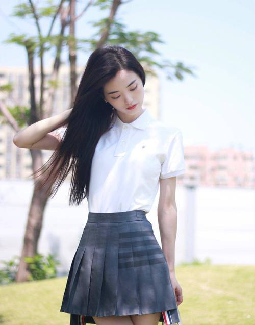 高中女生如何挑选时尚女装?-图1 高中女生如何挑选时尚女装?-图1