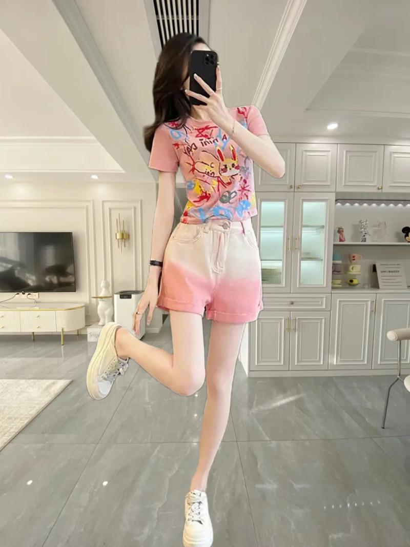 韩版2025女装新款有哪些流行元素？-图2