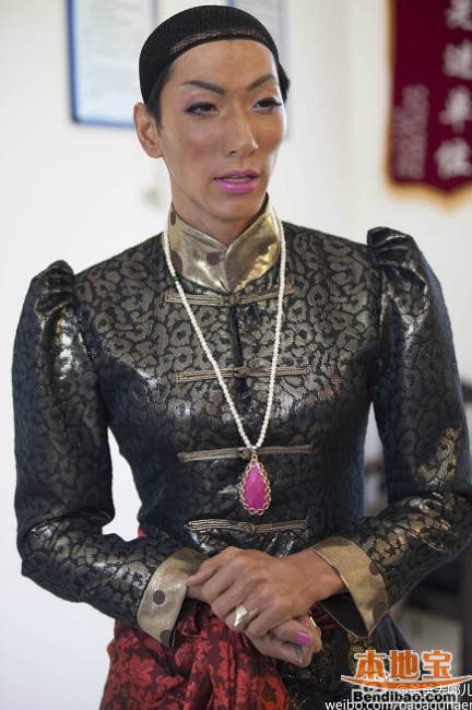 张亮女装扮父女是节目安排还是真个性?-图1 张亮女装扮父女是节目安排还是真个性?-图1