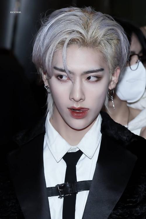 妆容人若彩虹，遇上方知有？-图3