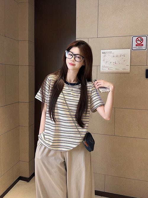 韩国女装t恤服装图片-图1