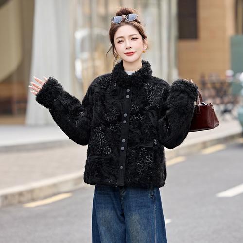 2025秋冬女装时尚趋势如何？-图2