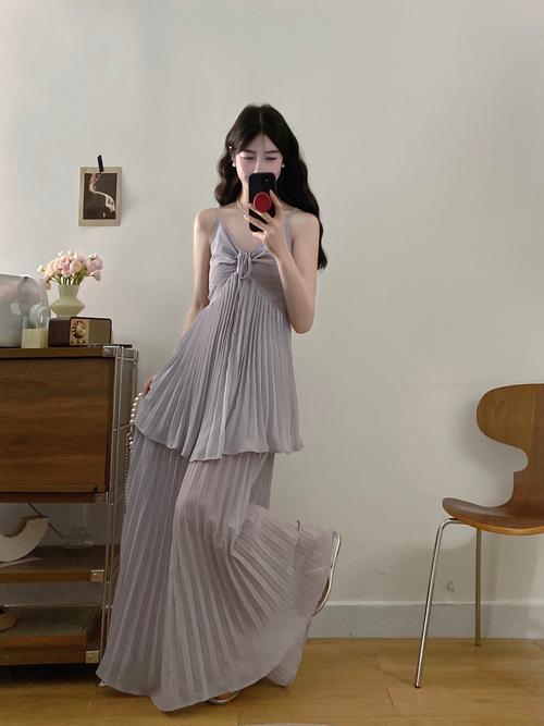 吊带连衣裙半袖,是显瘦还是显热?-图3 吊带连衣裙半袖,是显瘦还是显热?-图3