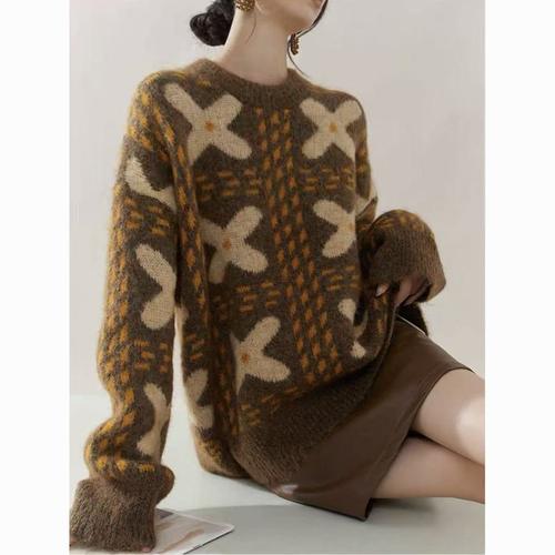 2025女装毛衣流行色有哪些？-图2