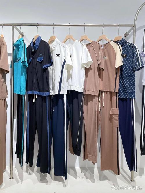 休闲度假女装品牌，如何打造独特风格？-图1