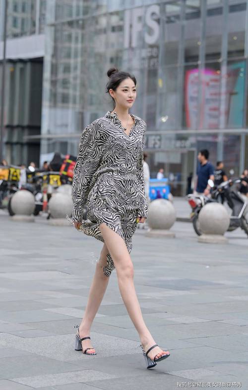 夏季街拍女装怎么搭才出彩?-图3 夏季街拍女装怎么搭才出彩?-图3