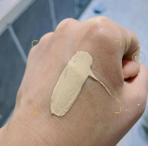 露华浓祛痘粉底液味道刺鼻吗？-图2