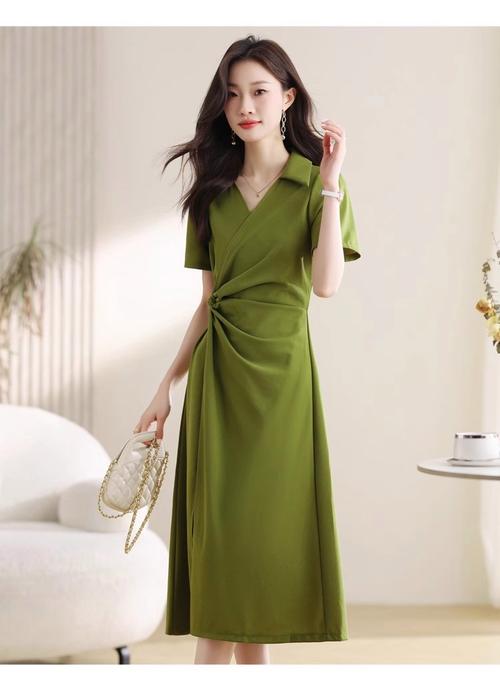 中长裙连衣裙图片有哪些流行款式？-图2