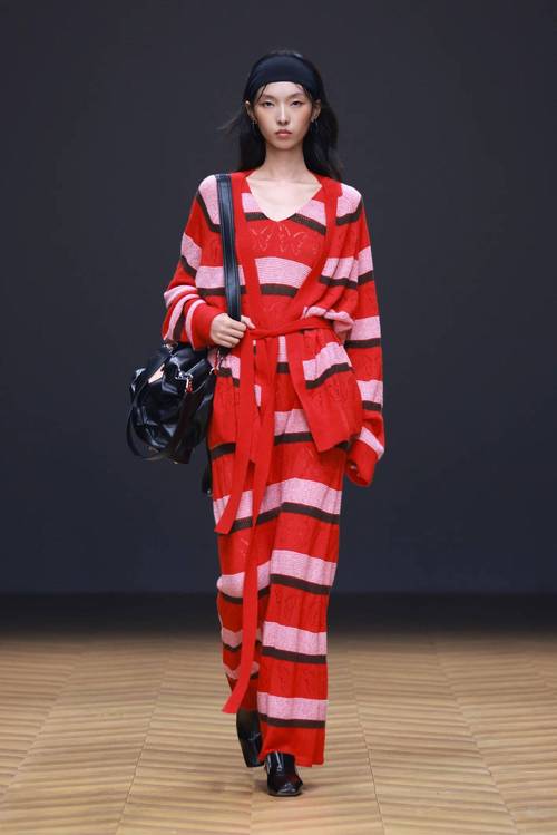 2025女装新款有哪些流行趋势?-图2 2025女装新款有哪些流行趋势?-图2