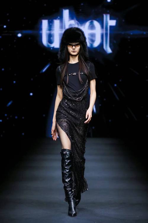 摇滚风长款女装怎么搭才够飒?-图2 摇滚风长款女装怎么搭才够飒?-图2