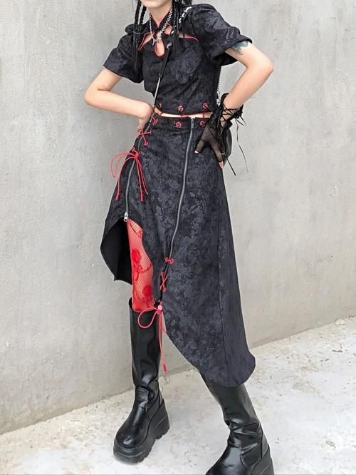 摇滚风长款女装怎么搭才够飒?-图1 摇滚风长款女装怎么搭才够飒?-图1