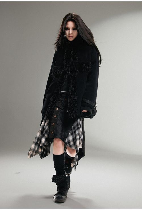 摇滚风长款女装怎么搭才够飒?-图3 摇滚风长款女装怎么搭才够飒?-图3