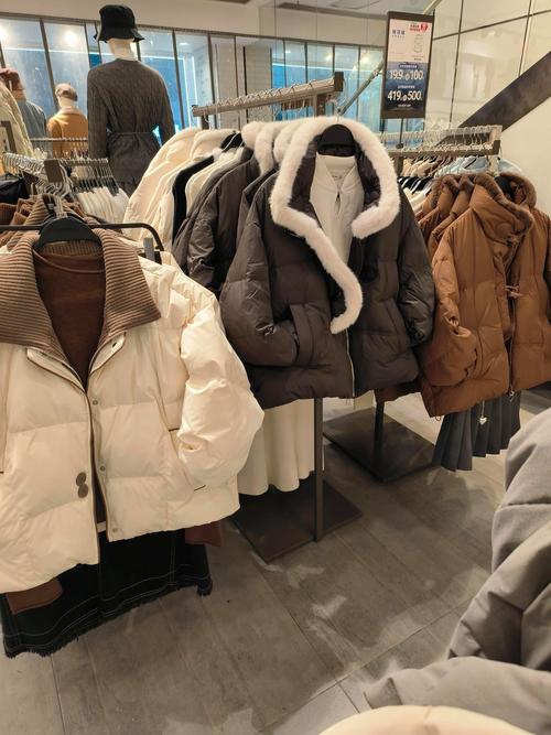 以纯中长羽绒外套，保暖显瘦怎么选？-图3