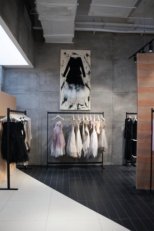 英伦风女装店怎么装修?这些设计技巧你一定要知道-图3 英伦风女装店怎么装修?这些设计技巧你一定要知道-图3