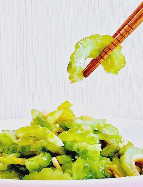 苦瓜泡水祛痘有效果吗-图1