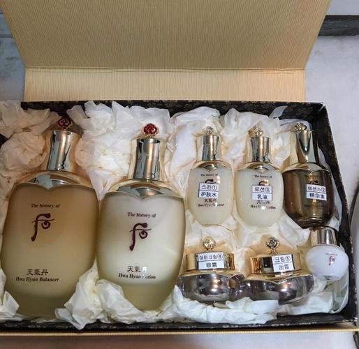 女生初次护肤，到底该买哪些基础款才不踩雷？-图1