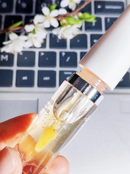 护肤水能涂嘴唇吗？-图2