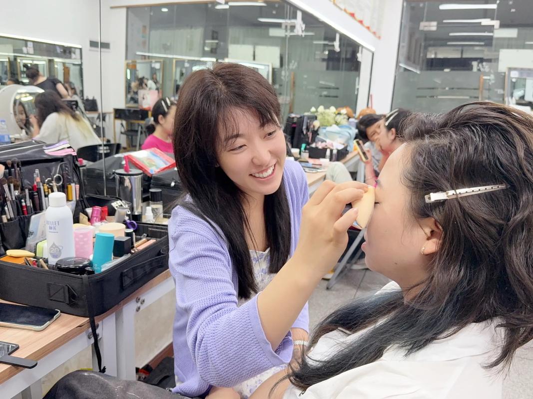 学护肤美容到底选哪家学校才靠谱？教你避开陷阱！-图1