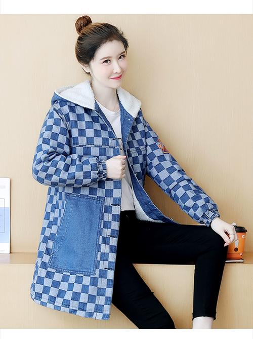 牛仔女装外套冬装选大款还是合身款？-图2