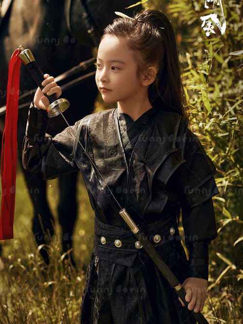 古代黑色劲装女装有何独特魅力？-图3