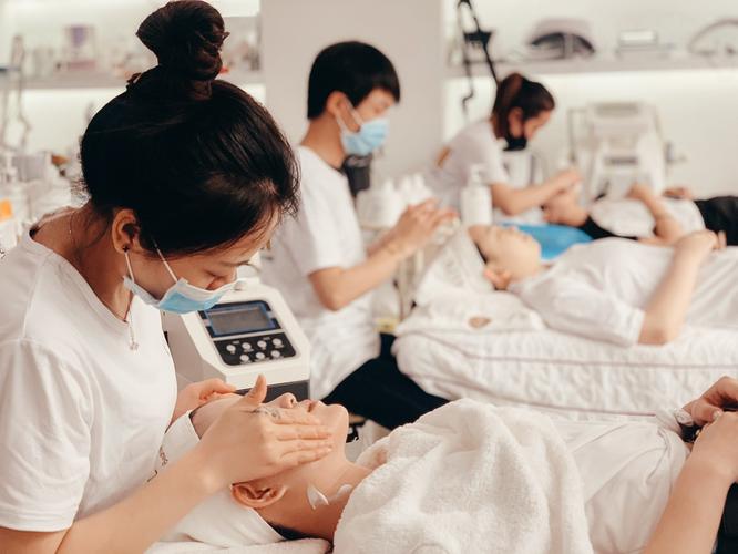 专业祛痘美容培训学校怎么选？-图1