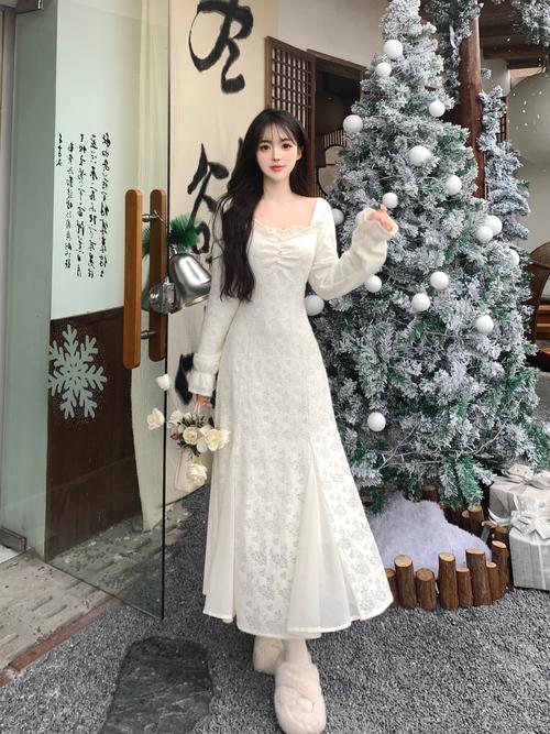 30岁冬季连衣裙怎么选才显气质？-图2