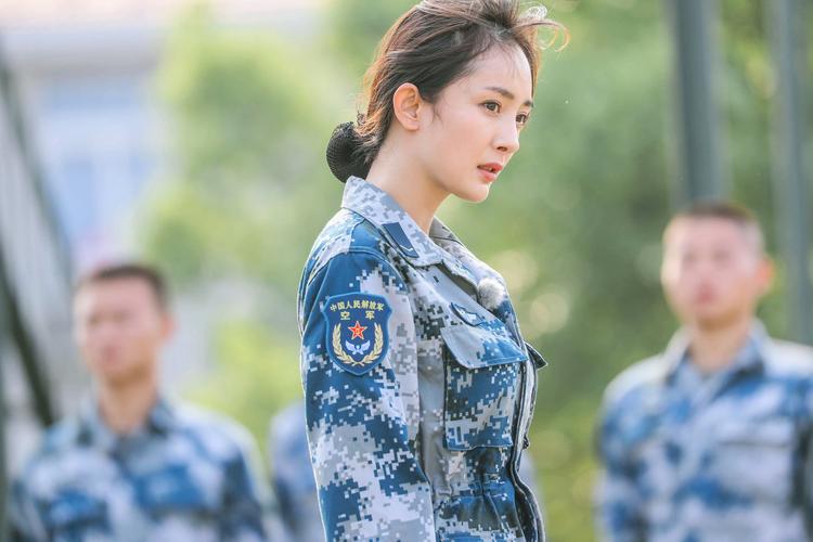 杨幂代言的护肤品是真正男子汉系列？-图3