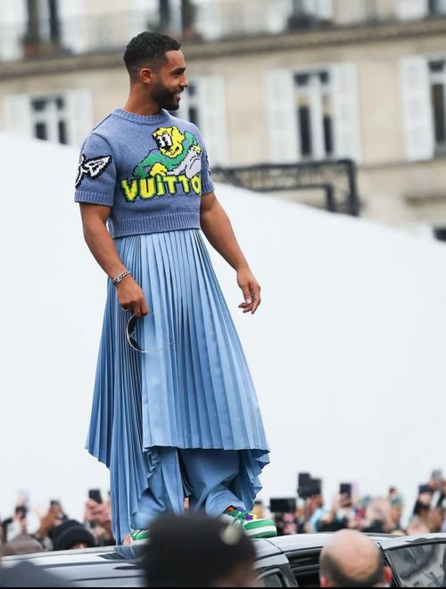 男人穿半裙，是时尚突破还是性别边界探索？-图3