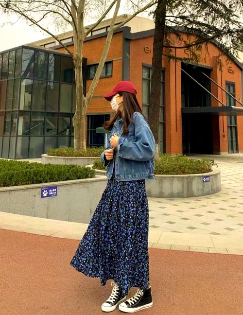 碎花半身长裙怎么搭更显高级?-图2 碎花半身长裙怎么搭更显高级?-图2