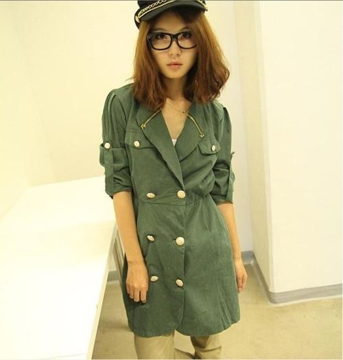 军绿色风衣怎么搭配更显气质？-图2