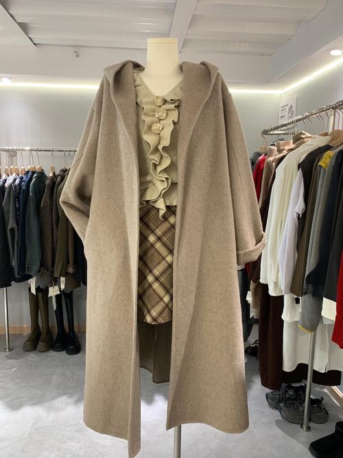 银泰复古女装系列有何独特设计？-图2