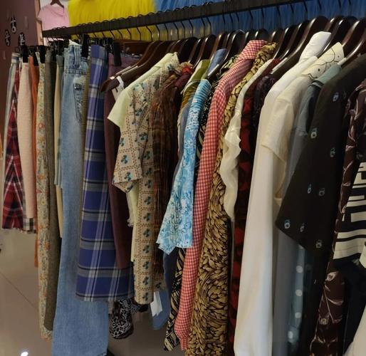 银泰复古女装系列有何独特设计？-图3