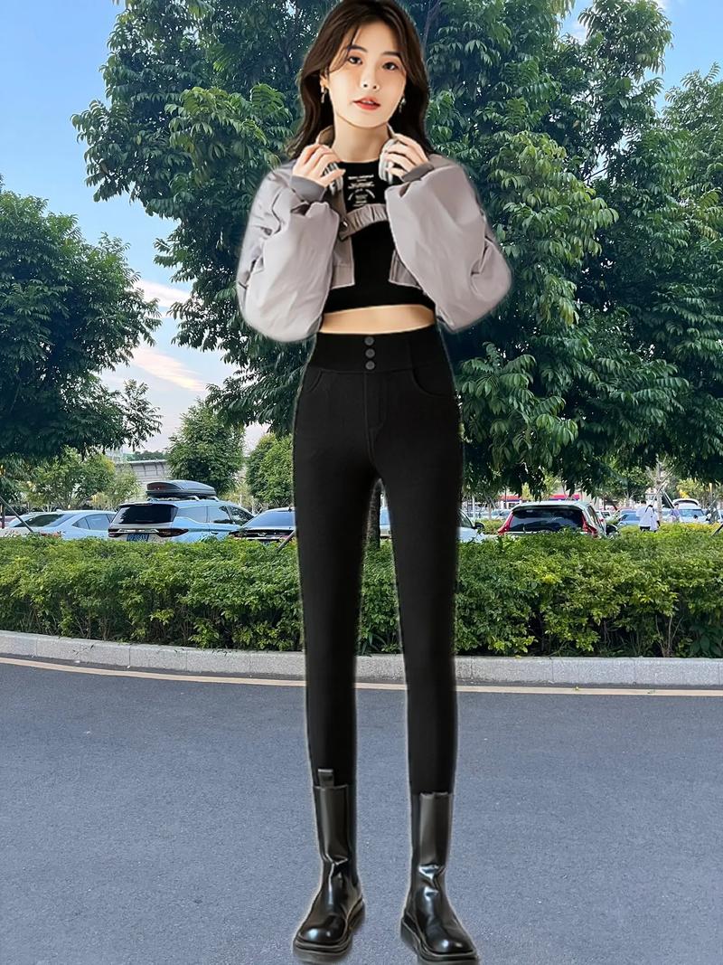 黑裤怎么搭才时髦?-图1 黑裤怎么搭才时髦?-图1