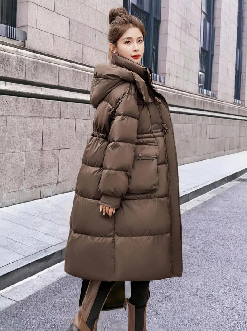 中长款羽绒服女怎么选更保暖显瘦?-图2 中长款羽绒服女怎么选更保暖显瘦?-图2
