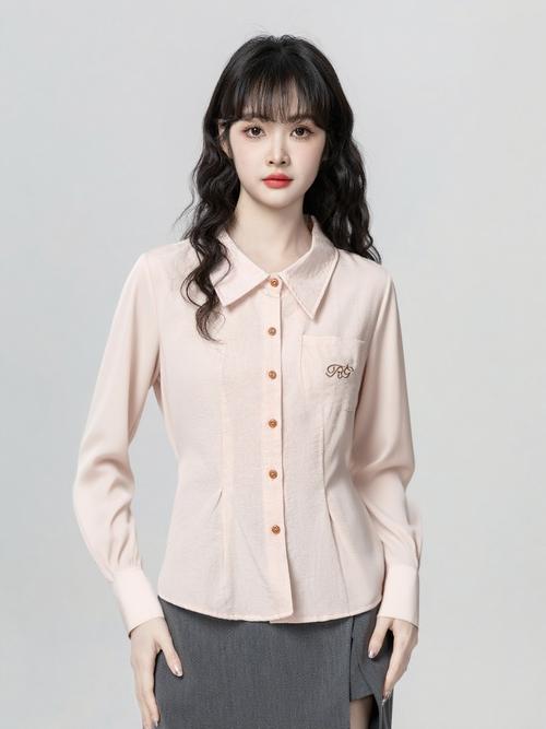 秋季韩版新款衬衣，怎么选才显瘦又时髦？-图1