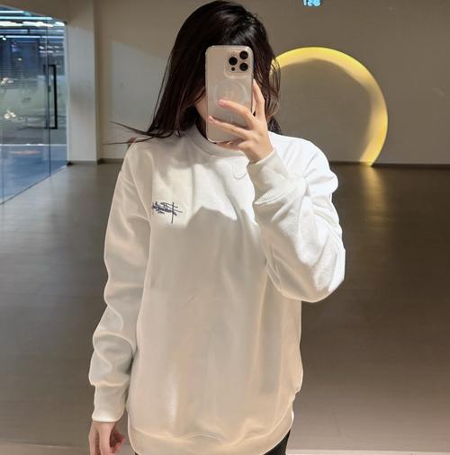 白色卫衣女装图片有哪些款式？-图1