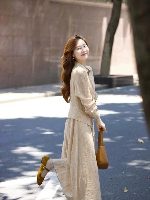 40岁微胖怎么穿显瘦？搭配技巧有哪些？-图3