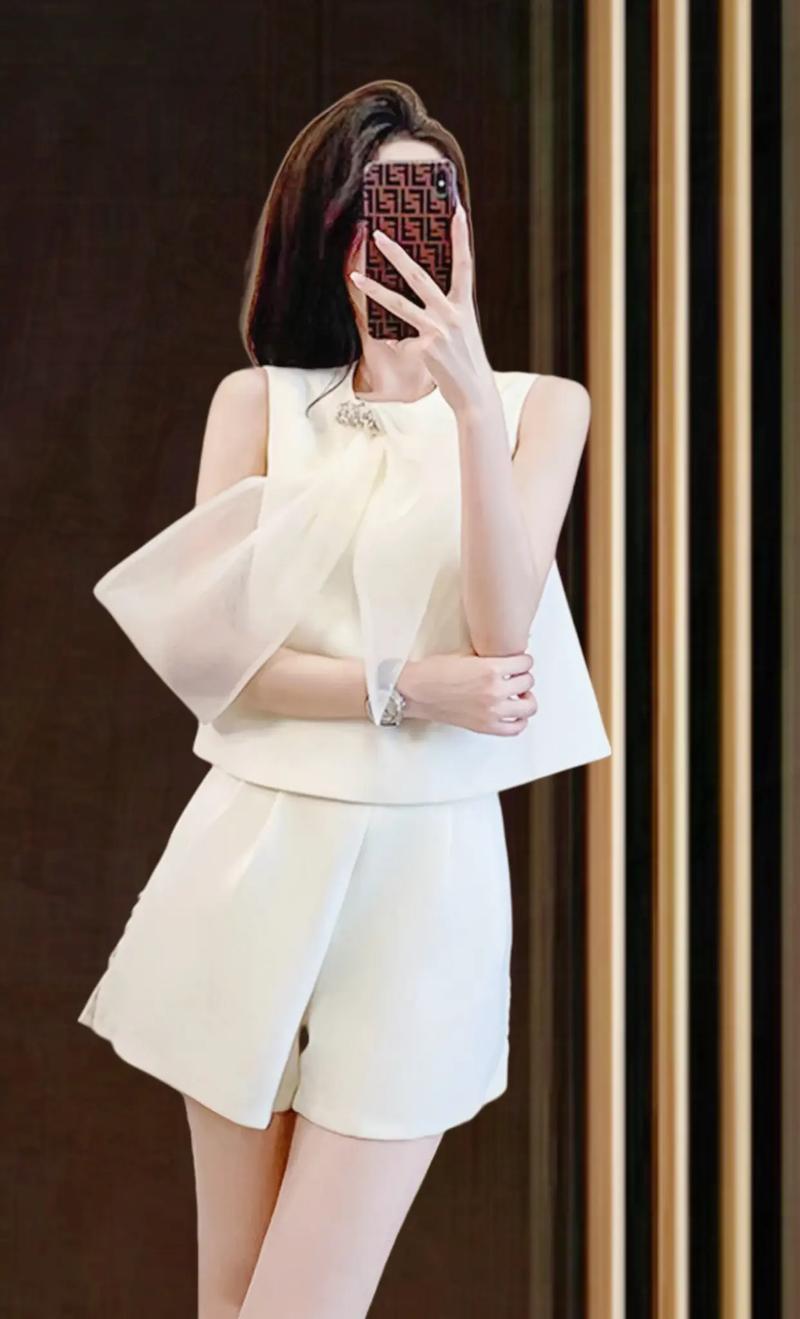 新款时尚女装短裤，怎么选才显瘦又百搭？-图1