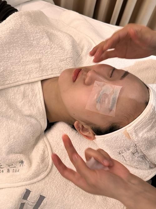 汗蒸时脸上护肤品能用吗?-图2 汗蒸时脸上护肤品能用吗?-图2