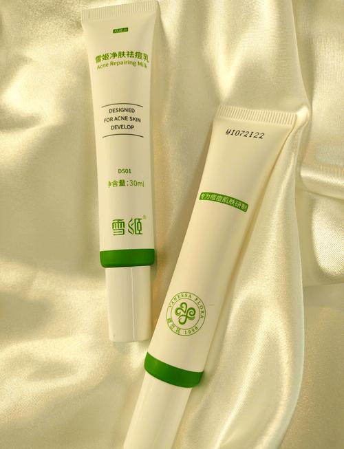 雪完美祛痘的白色东西是什么成分?-图2 雪完美祛痘的白色东西是什么成分?-图2