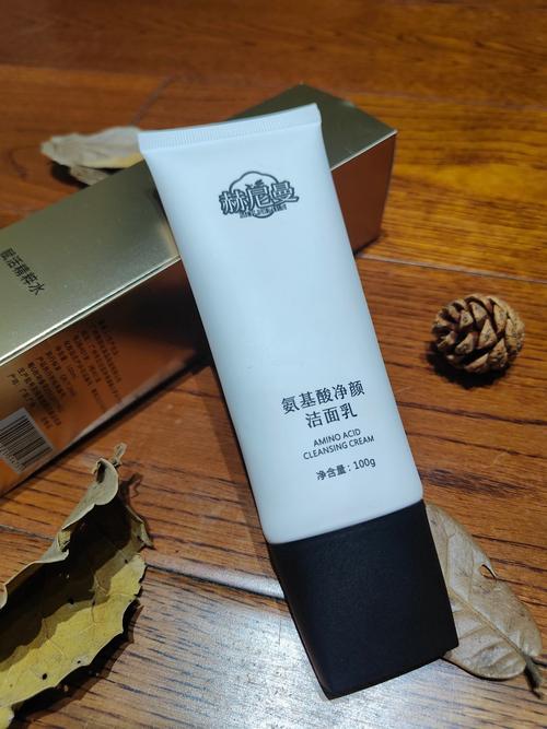 夏天晚上护肤品必须擦吗？-图1