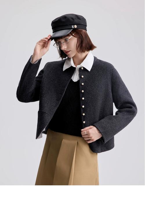 拉夏贝尔毛呢外套版型显瘦吗？-图2