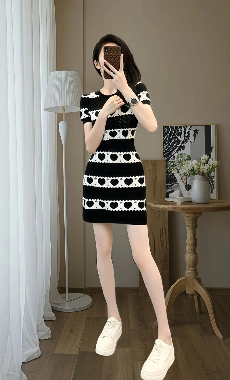 2025年最时尚女装，哪些元素会爆火？-图1