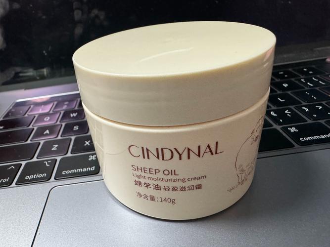 冬天脸干到底该用啥护肤品？-图2