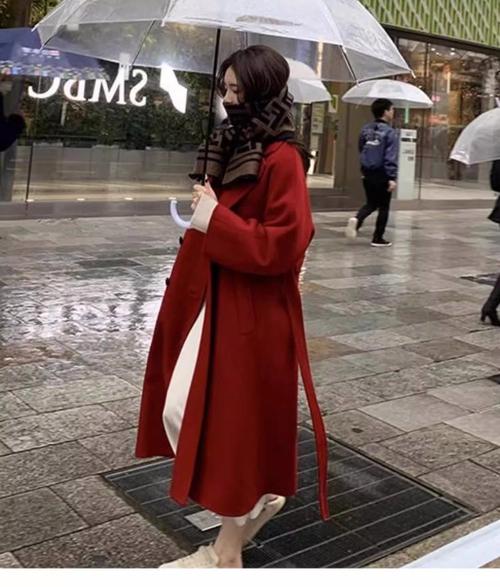 红色妮子长款女装图片有哪些款式推荐？-图3