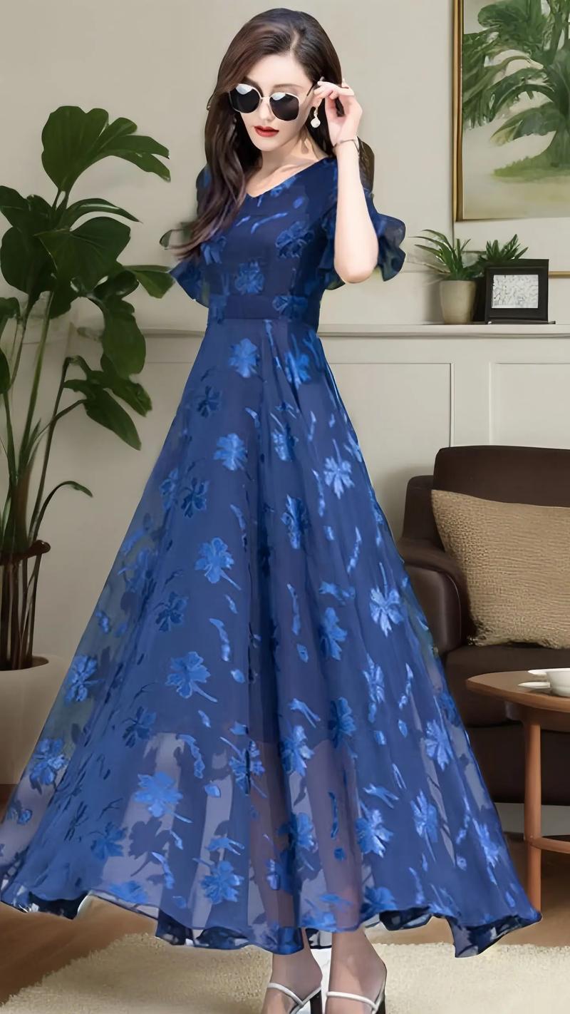 新款连衣裙时尚款，哪些设计更亮眼？-图2