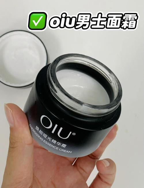 脸部脱皮该选什么护肤品？-图1